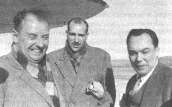 Three men in a black and white photo. Richter on the left wears a striped scarf, Báncora in the middle has a moustache, and Balseiro on the right has a widow's peak and a bit of a cheeky glint in his eye.