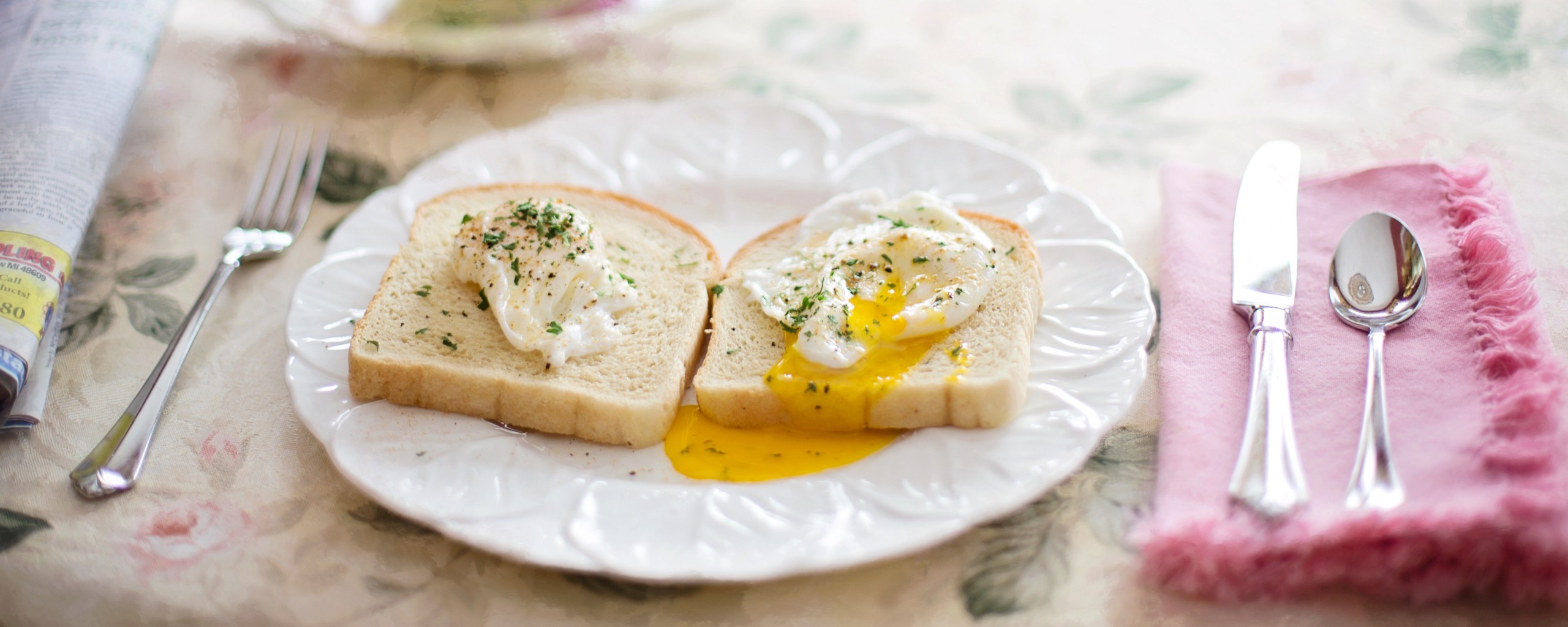 Poached eggs on white toast.
