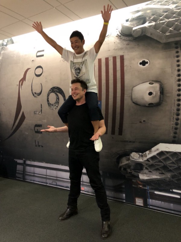 Yusaku Maezawa on the shoulders of Elon Musk