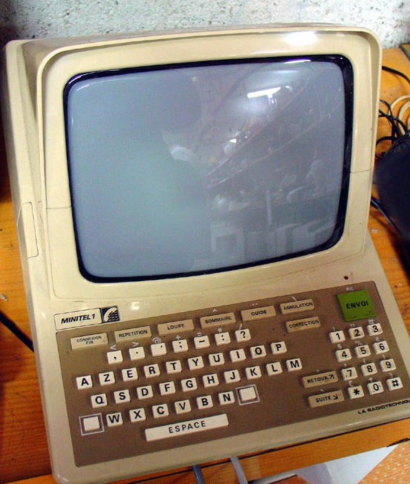 A Minitel 1 unit, which looks like an old PC.